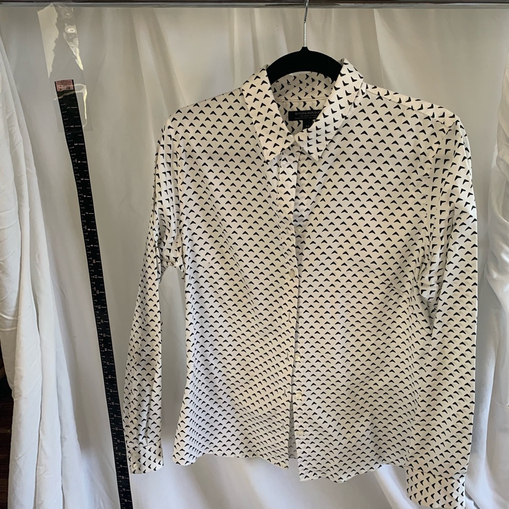Tailored fit, button down. Nice structured fit.